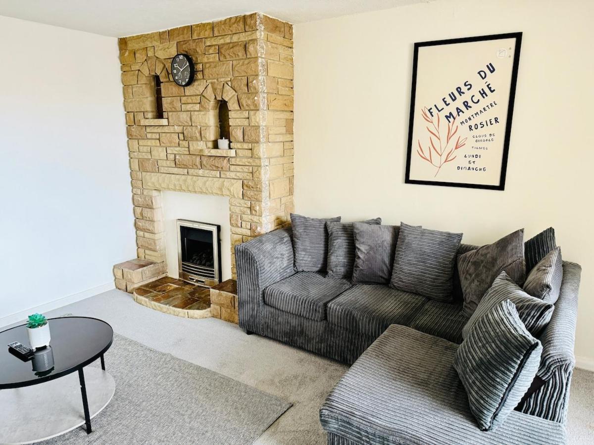Charming 4 Bedroom Home - Near Wollaton Park, Uni, Qmc, City Centre & M1 - Sleeps 8